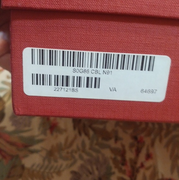 AUTHENTIC VALENTINO GARAVANI - Picture 7 of 7